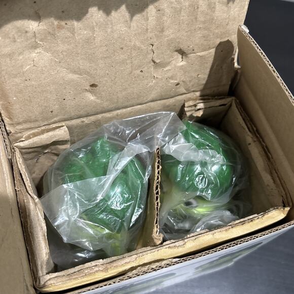 NEW IN BOX 1988 Green Giant “Little Green Sprout” Ceramic Salt & Pepper Shakers - Picture 9 of 10